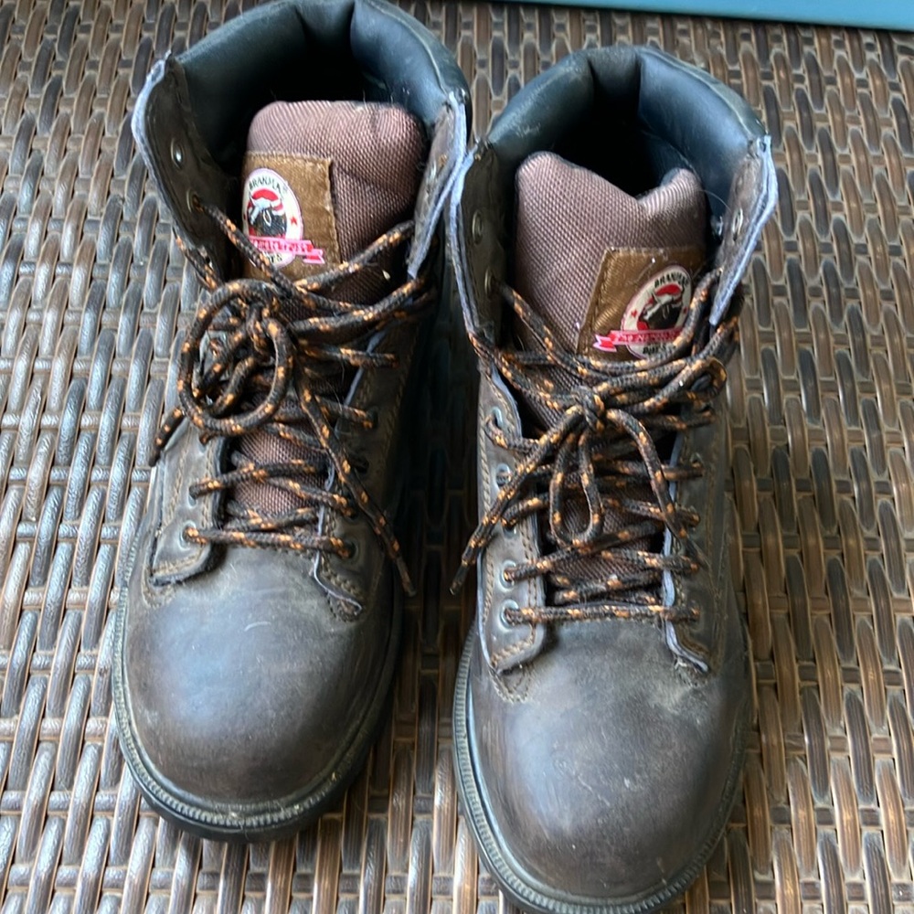Steel toes shoes